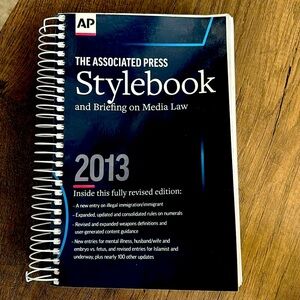 The Associated Press Stylebook and Briefing on Media Law 2013 spiralbound book